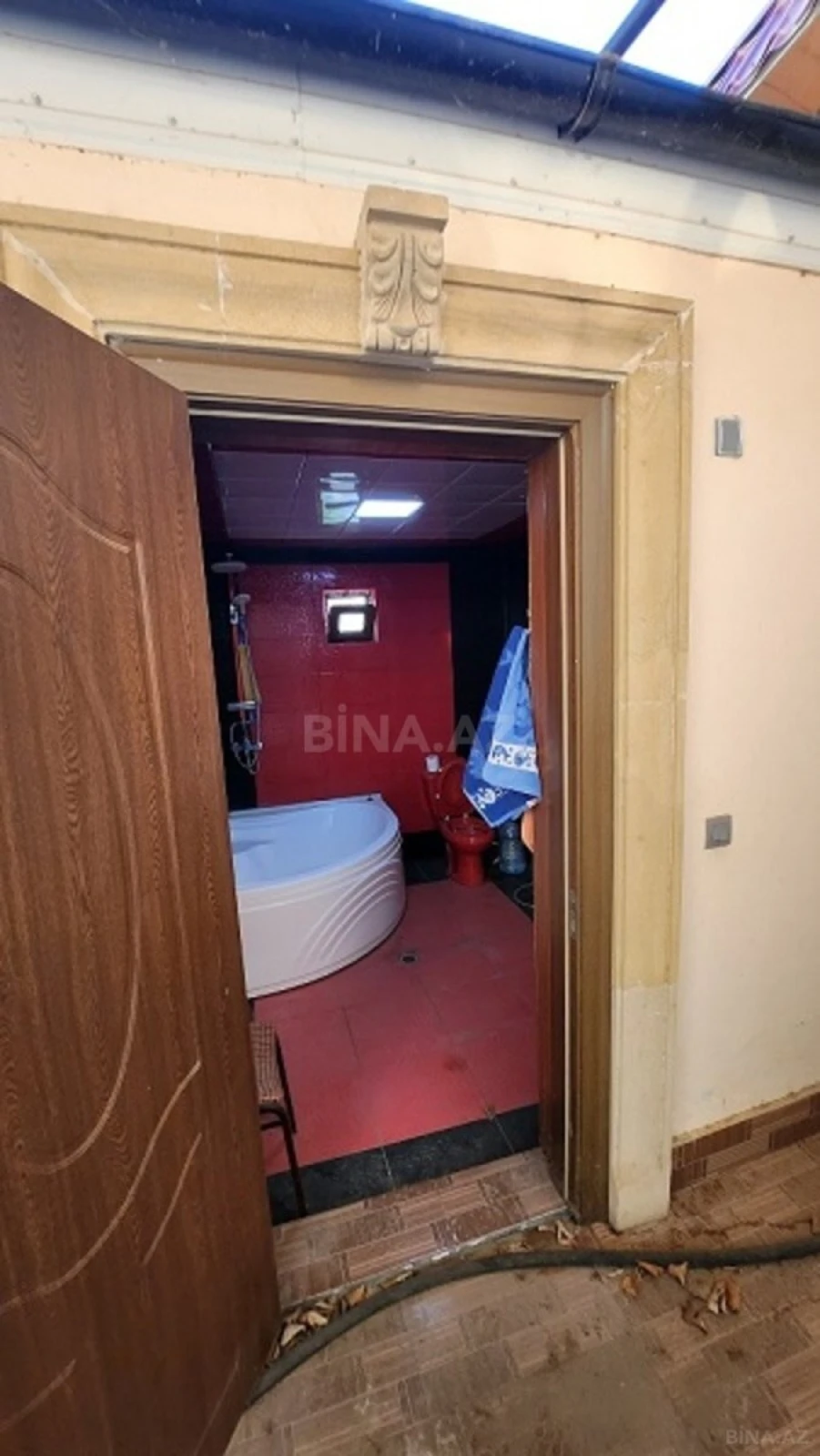 Satılır 10 otaqlı həyət evi 590 m²