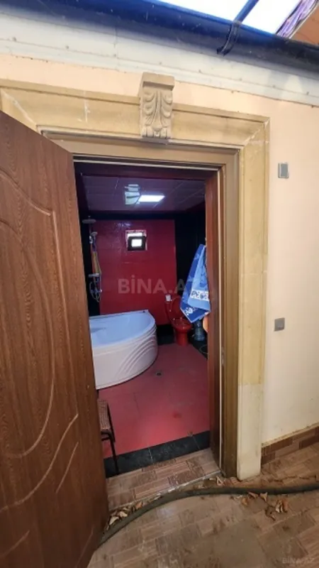 Satılır 10 otaqlı həyət evi 590 m²