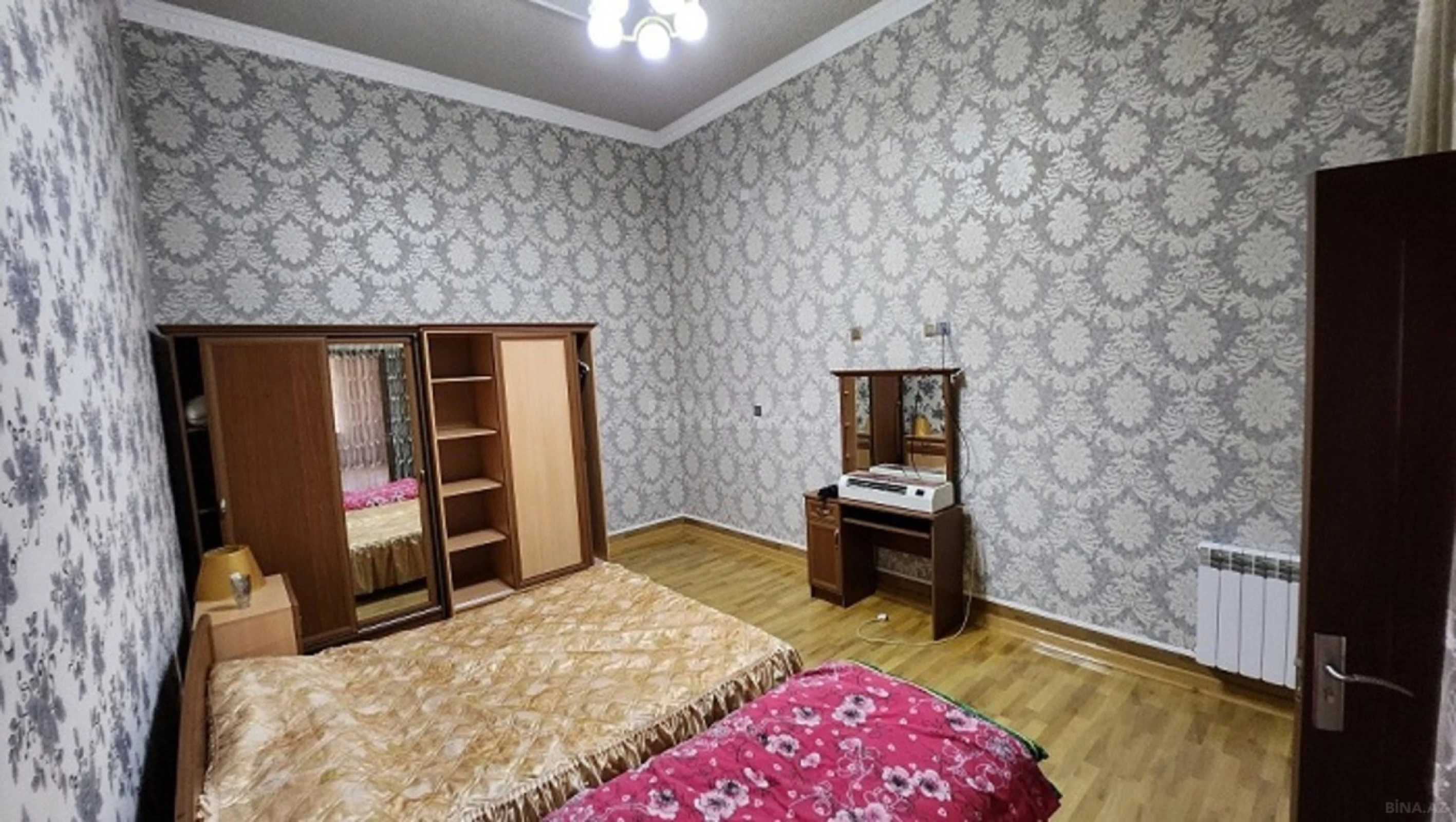Satılır 10 otaqlı həyət evi 590 m²