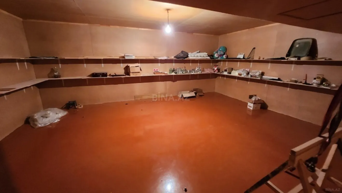 Satılır 10 otaqlı həyət evi 590 m²