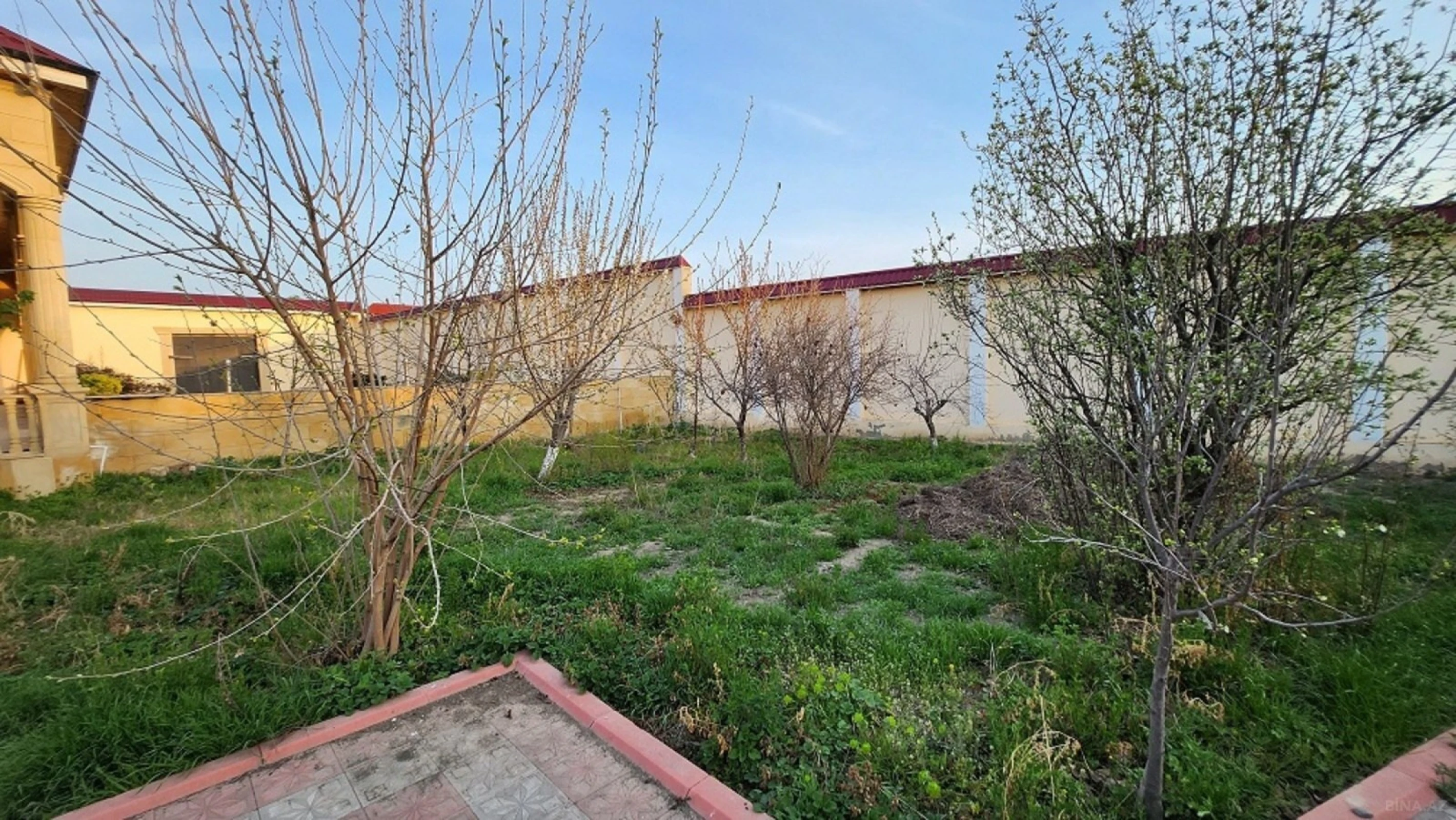 Satılır 10 otaqlı həyət evi 590 m²