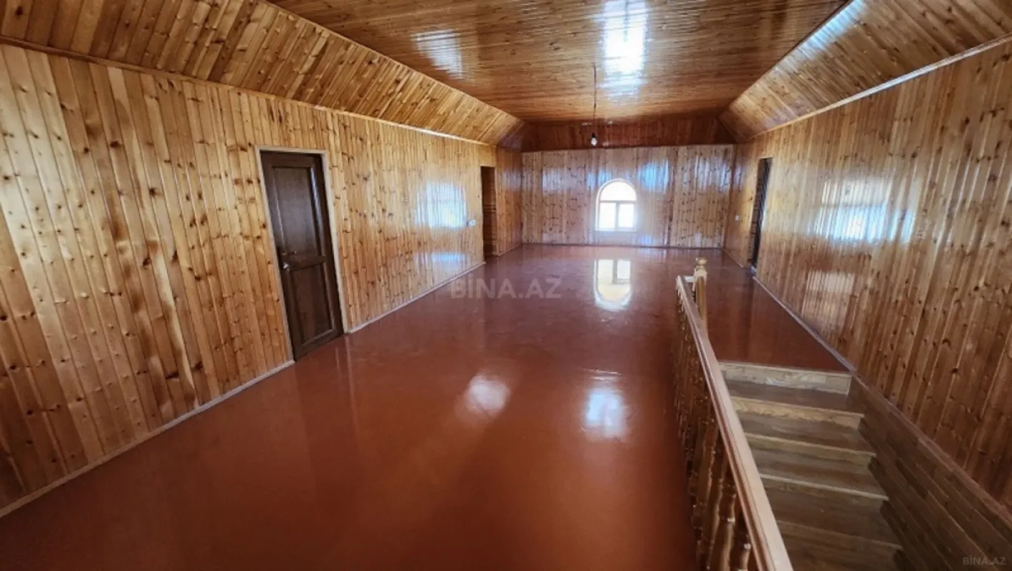 Satılır 10 otaqlı həyət evi 590 m²