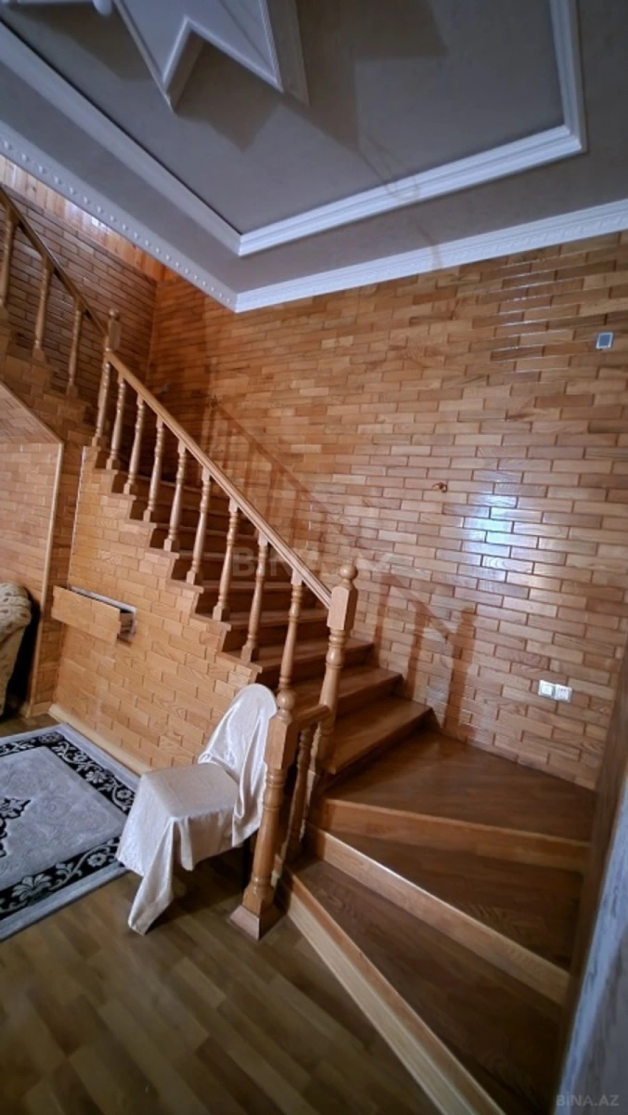 Satılır 10 otaqlı həyət evi 590 m²