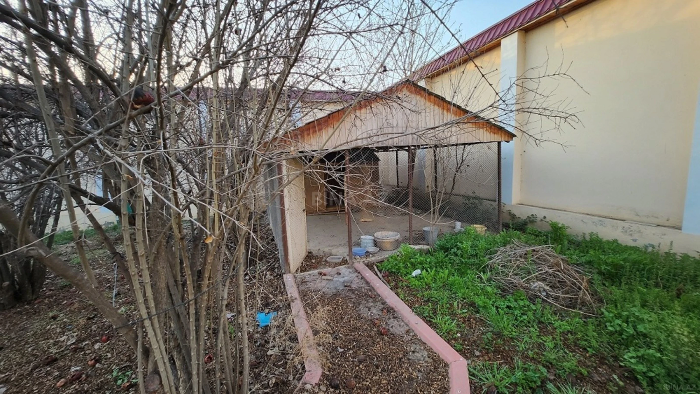 Satılır 10 otaqlı həyət evi 590 m²