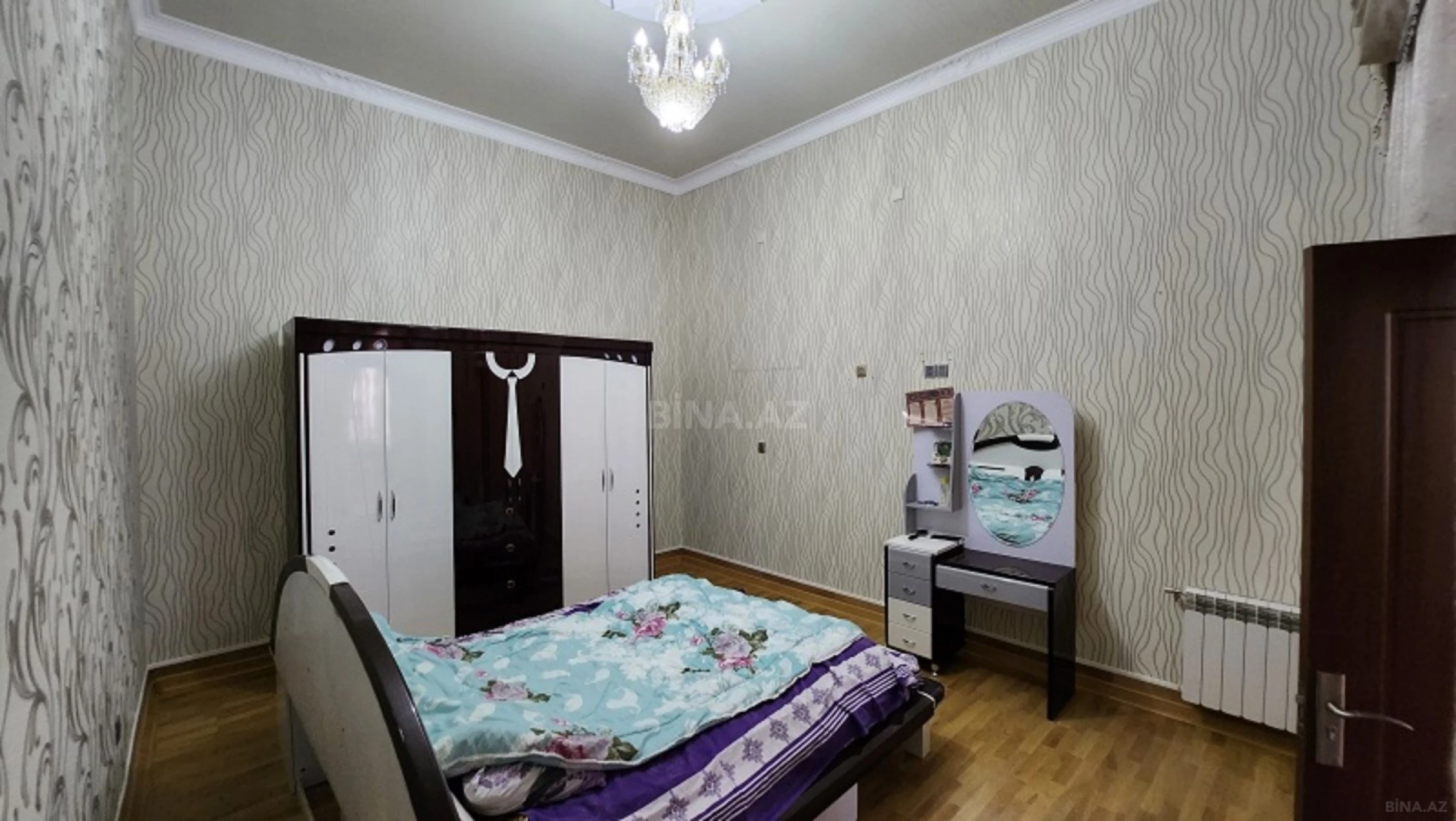 Satılır 10 otaqlı həyət evi 590 m²