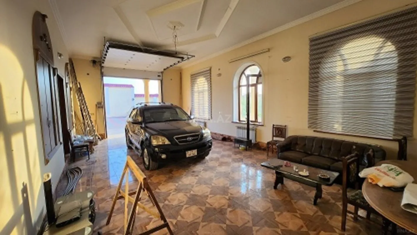 Satılır 10 otaqlı həyət evi 590 m²