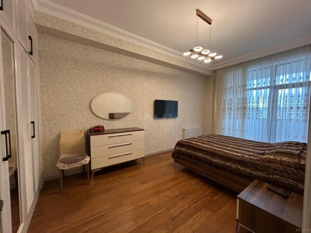 Kirayə verilir 4 otaqlı mənzil 214 m²