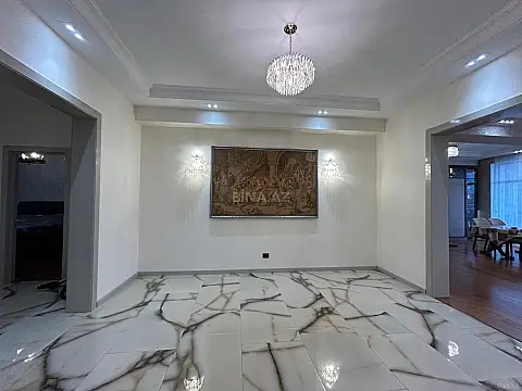 Kirayə verilir 4 otaqlı mənzil 214 m²