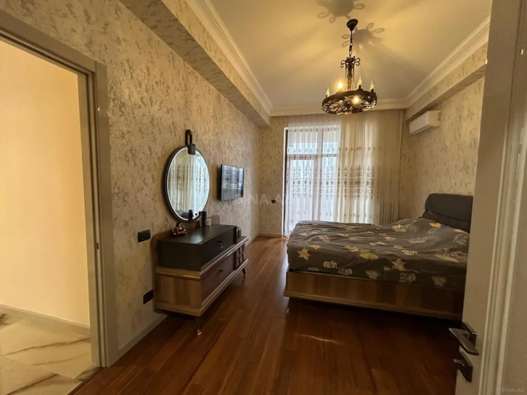 Kirayə verilir 4 otaqlı mənzil 214 m²