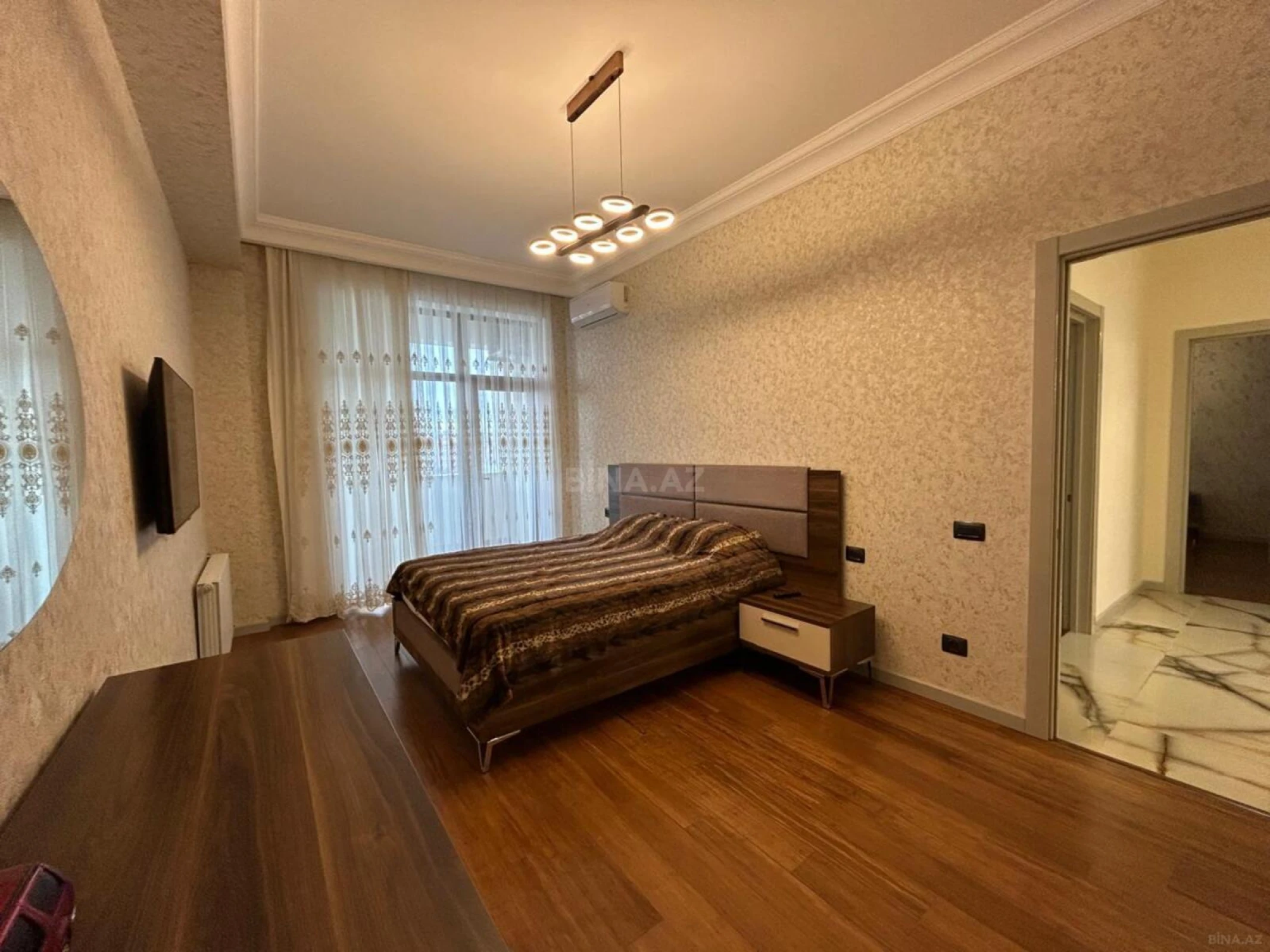 Kirayə verilir 4 otaqlı mənzil 214 m²