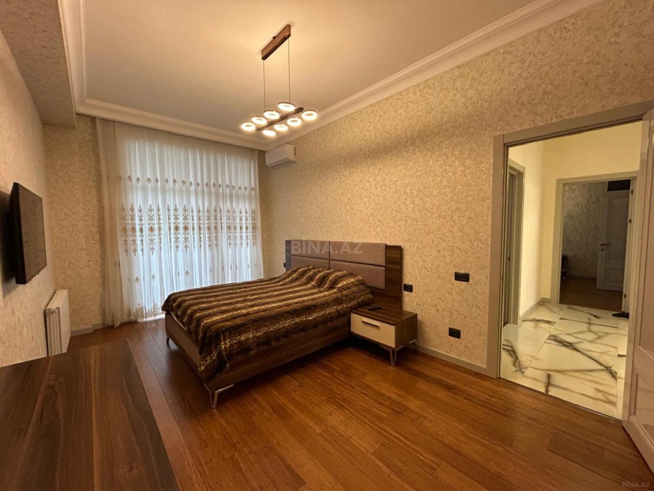 Kirayə verilir 4 otaqlı mənzil 214 m²