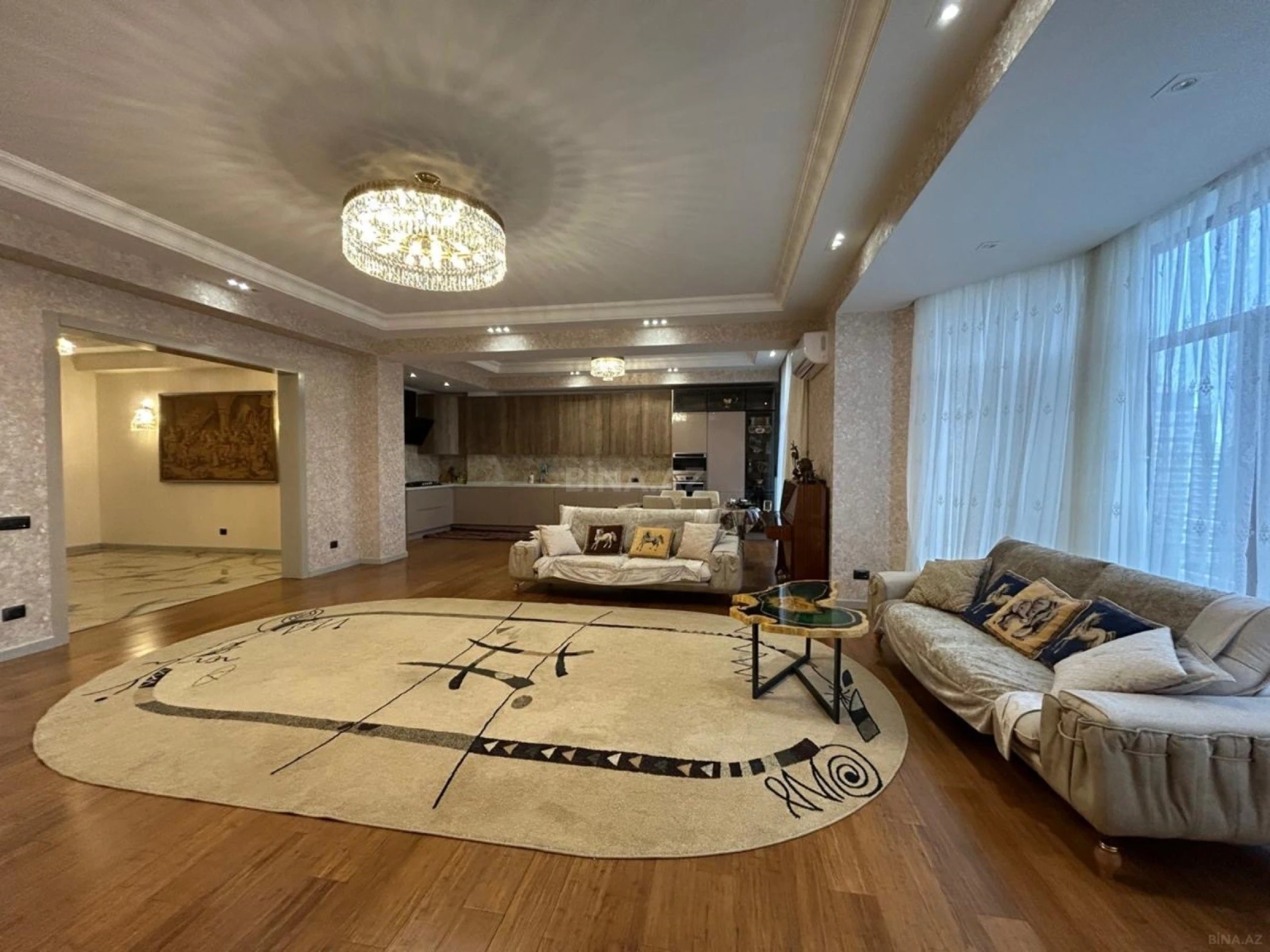 Kirayə verilir 4 otaqlı mənzil 214 m²