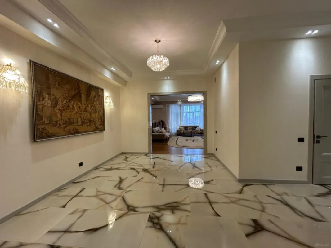 Kirayə verilir 4 otaqlı mənzil 214 m²