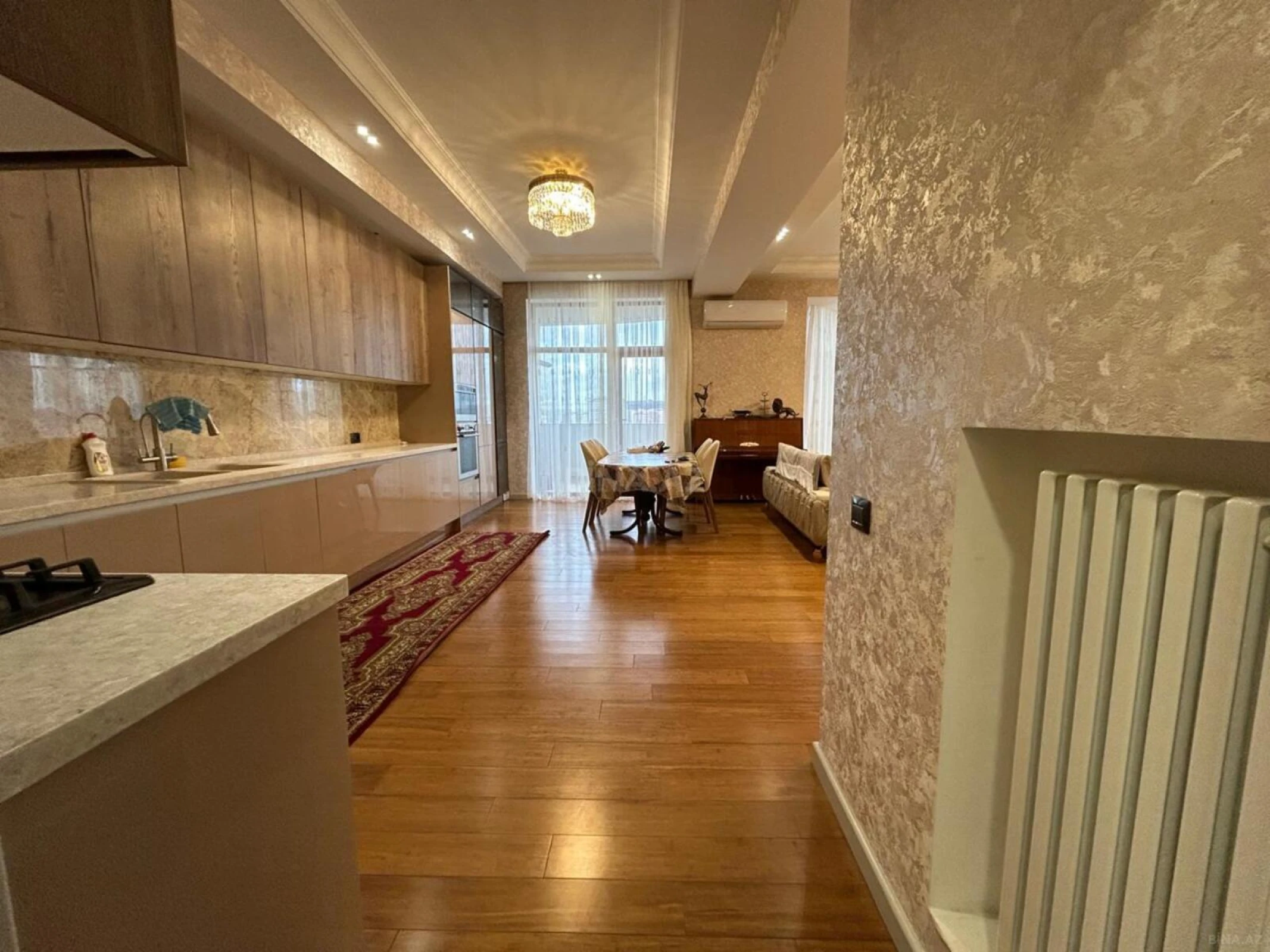 Kirayə verilir 4 otaqlı mənzil 214 m²