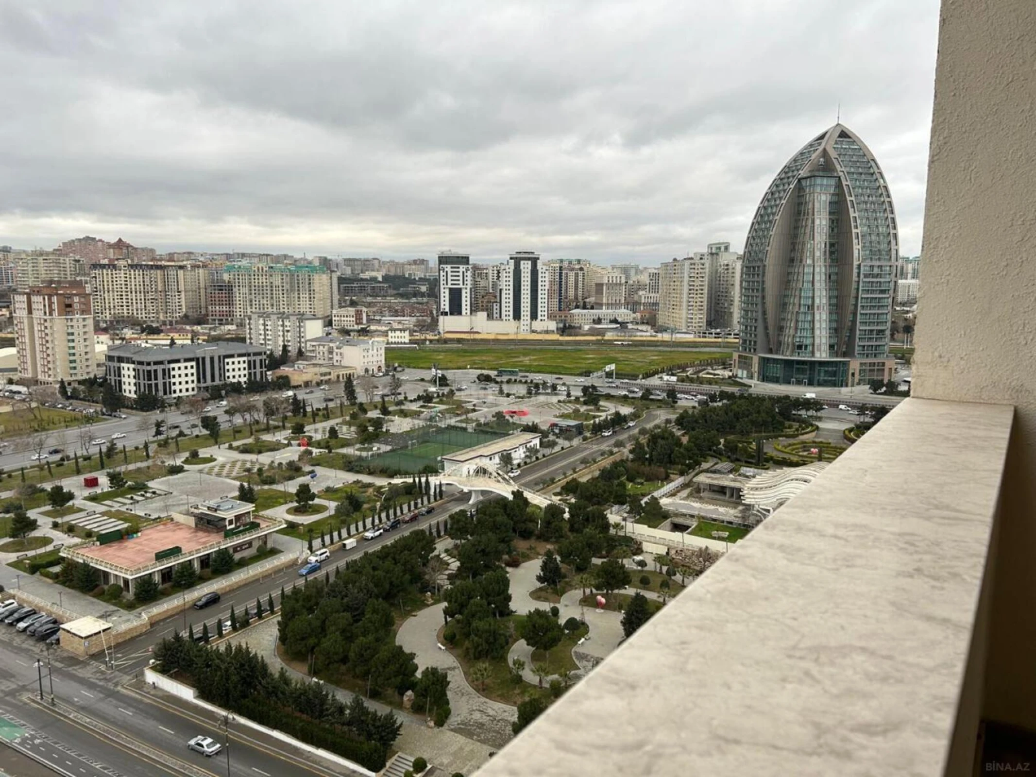 Kirayə verilir 4 otaqlı mənzil 214 m²