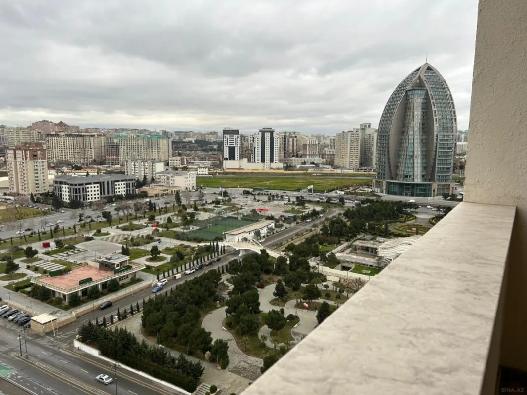 Kirayə verilir 4 otaqlı mənzil 214 m²