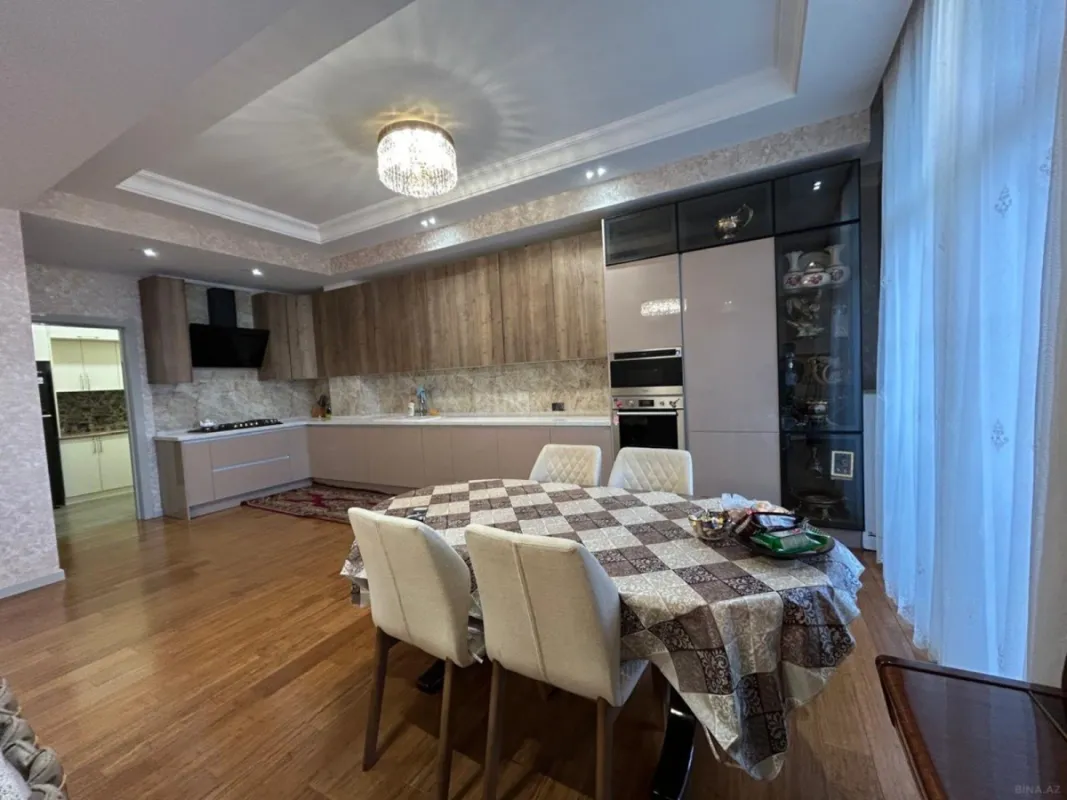 Kirayə verilir 4 otaqlı mənzil 214 m²