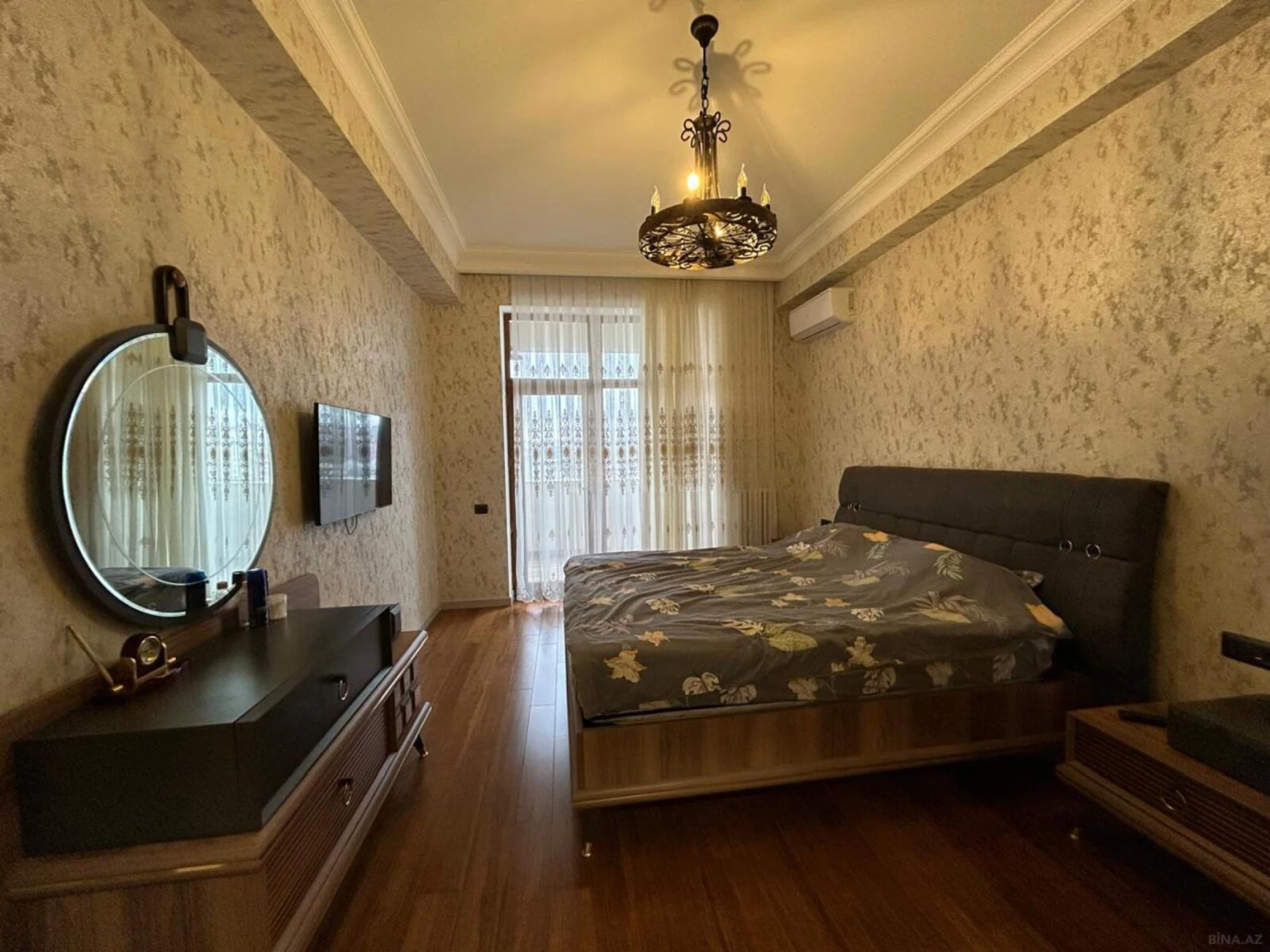 Kirayə verilir 4 otaqlı mənzil 214 m²