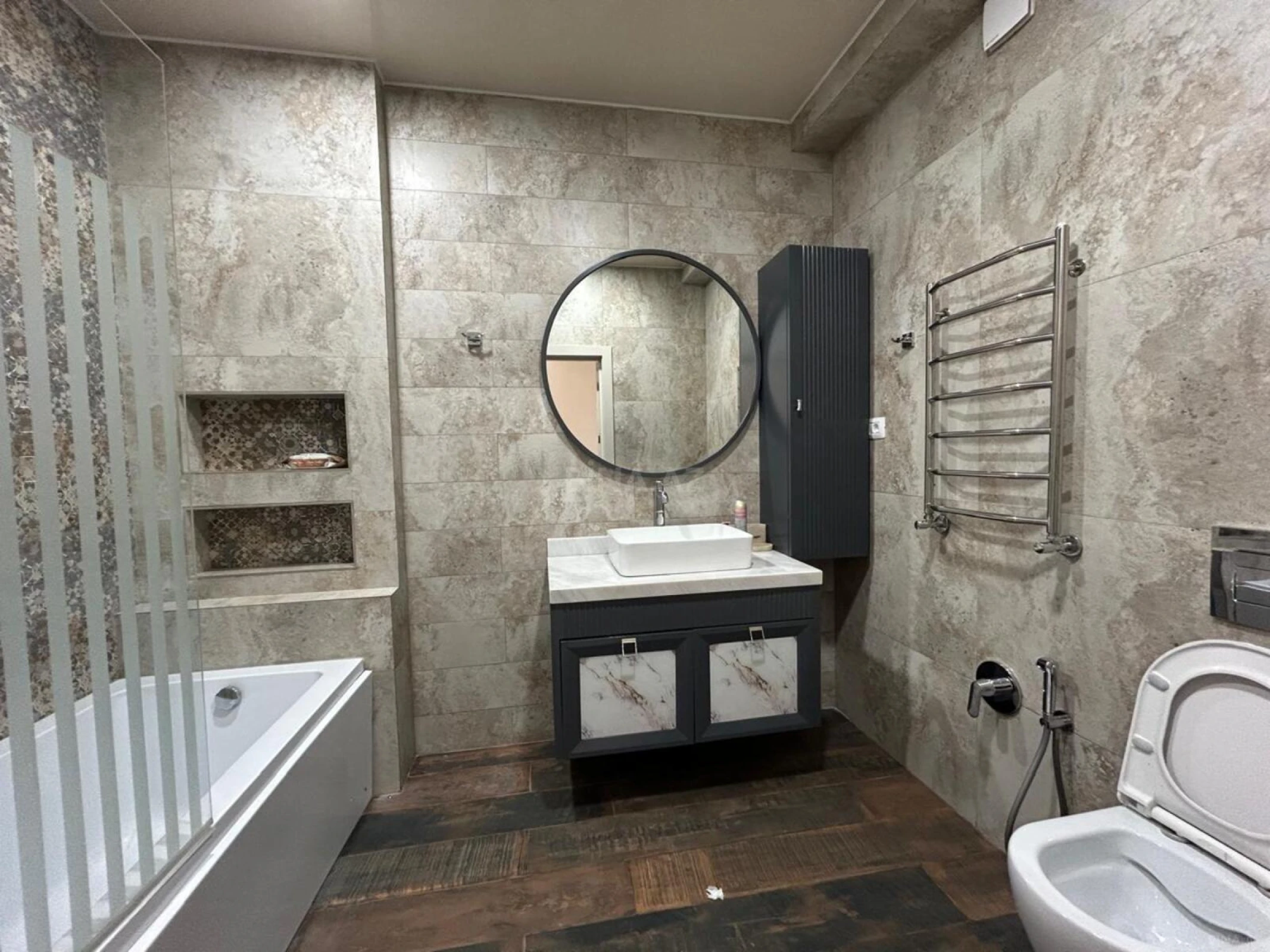 Kirayə verilir 4 otaqlı mənzil 214 m²