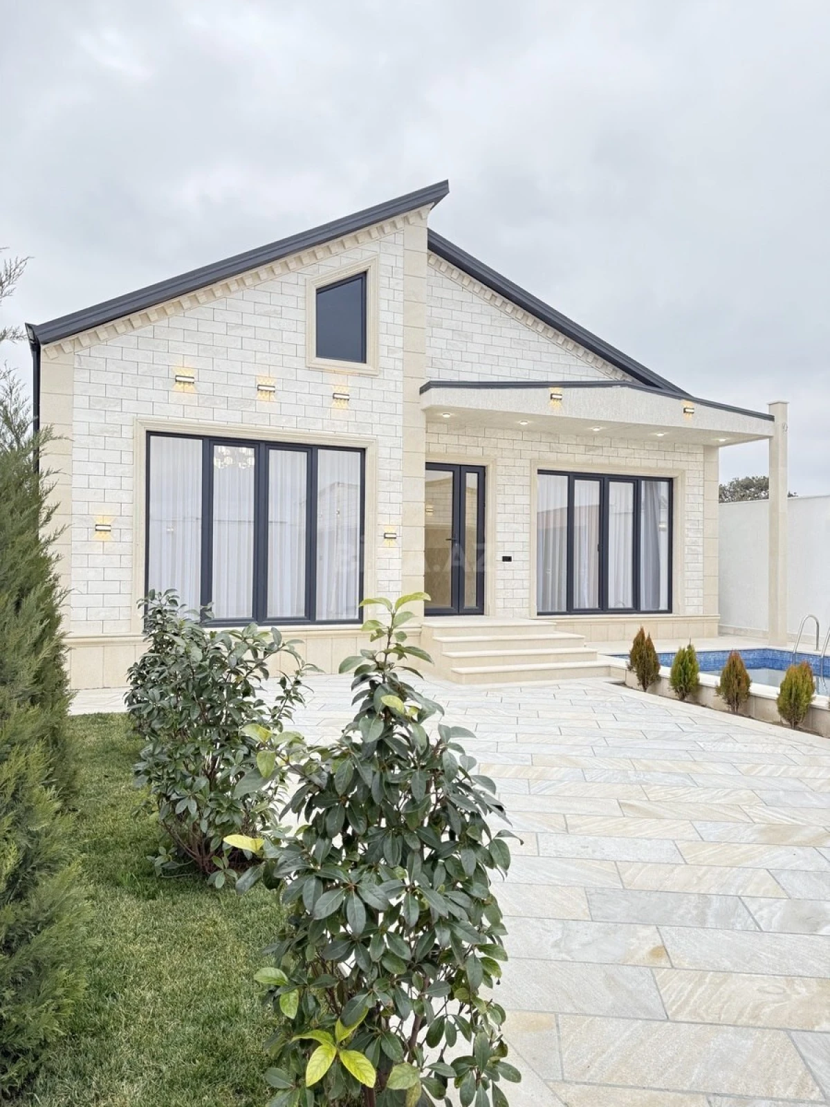 Satılır 4 otaqlı həyət evi 175 m²