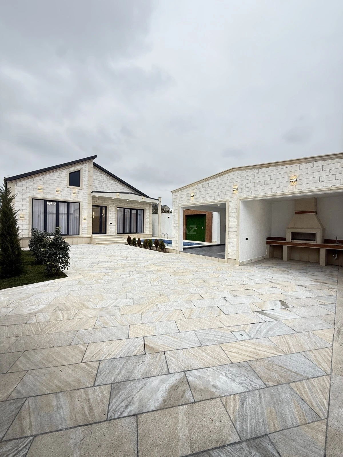 Satılır 4 otaqlı həyət evi 175 m²