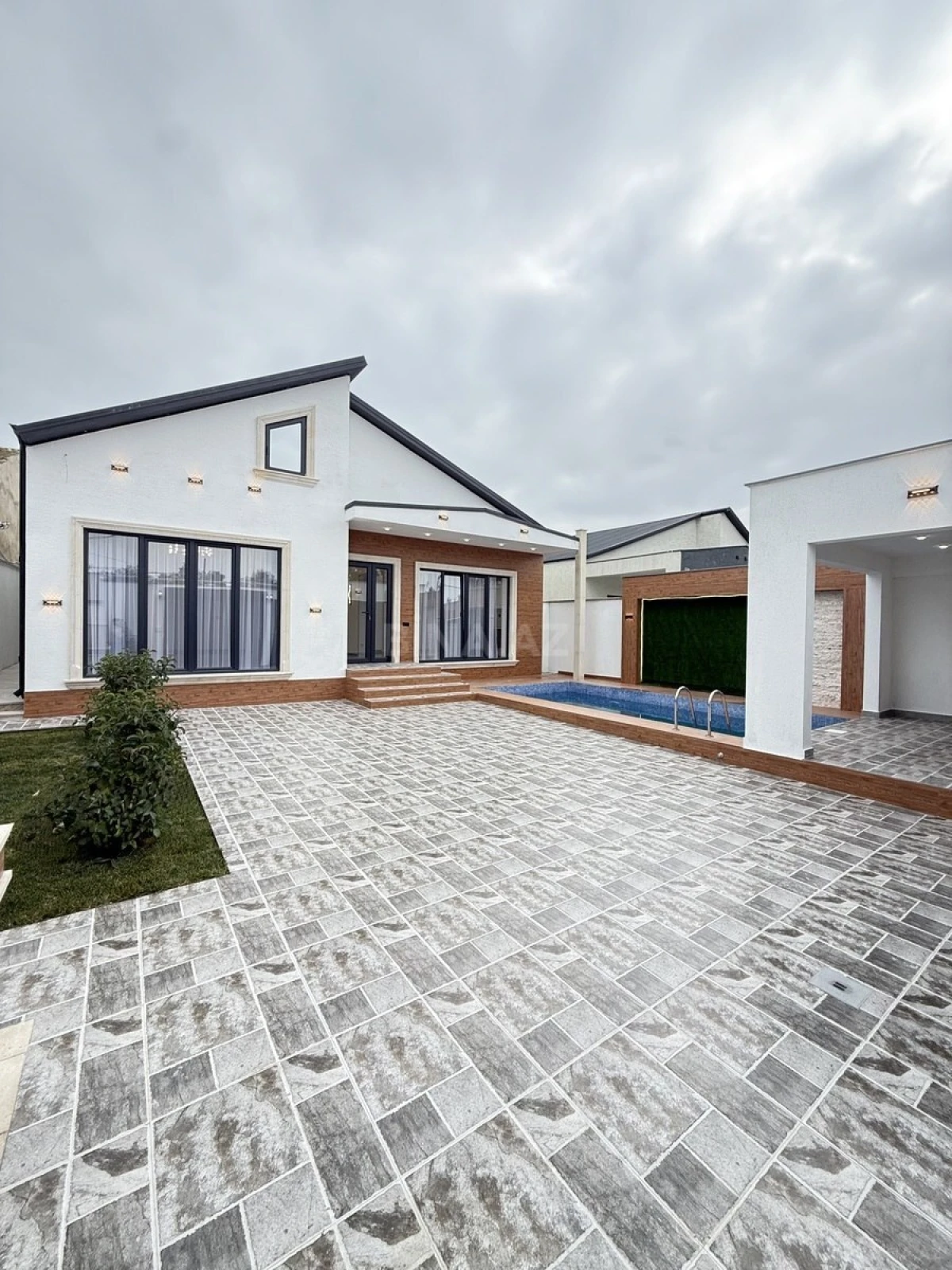 Satılır 4 otaqlı həyət evi 150 m²