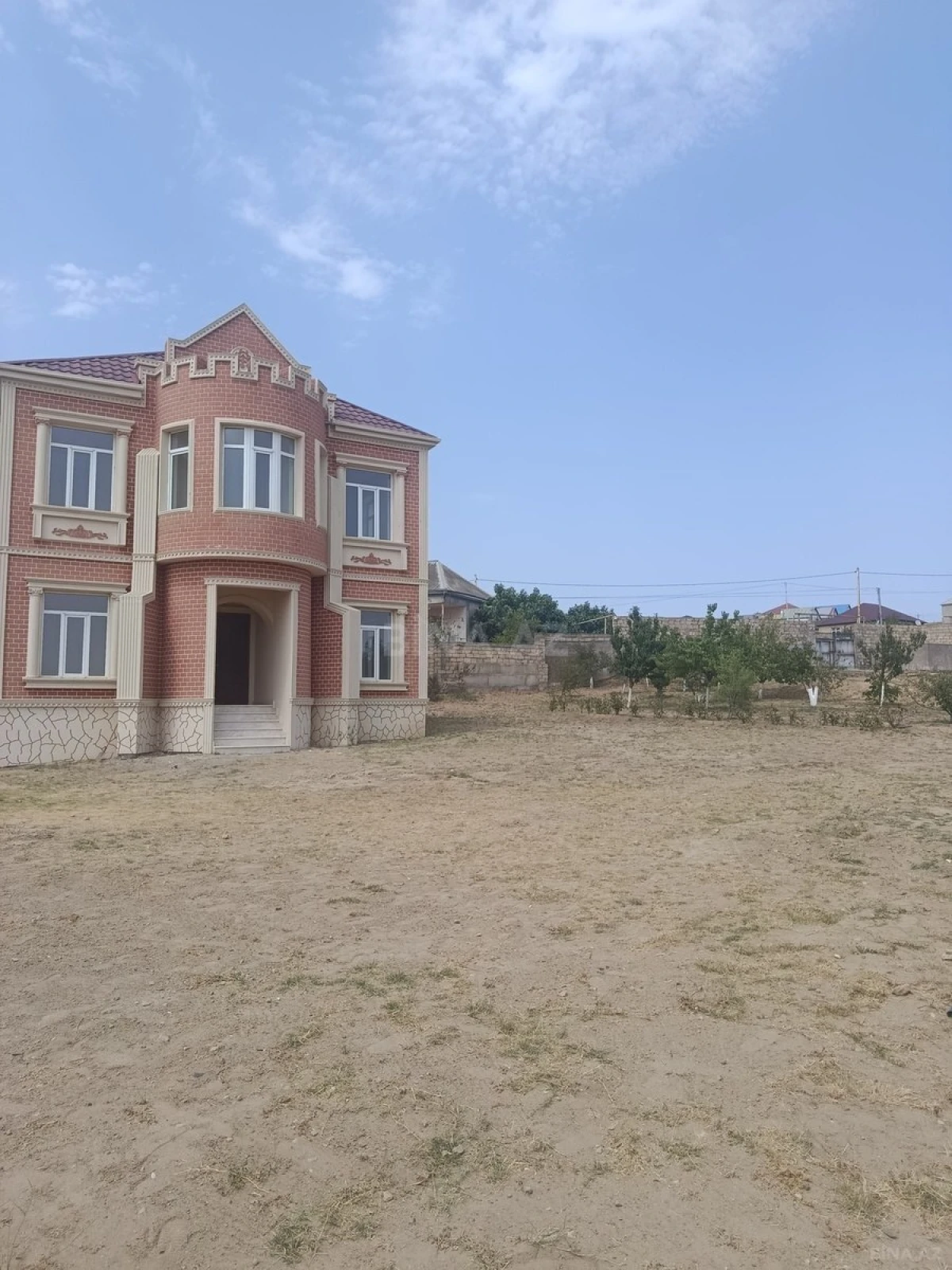 Satılır 7 otaqlı həyət evi 244 m²