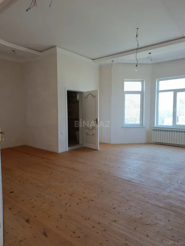 Satılır 7 otaqlı həyət evi 244 m²