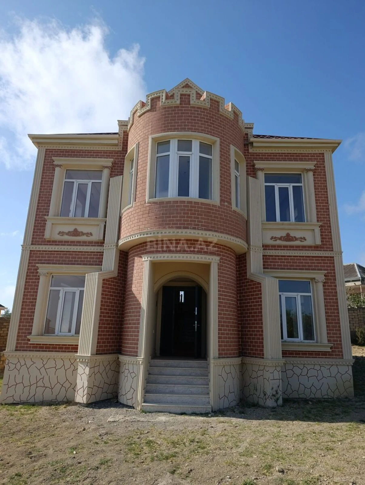 Satılır 7 otaqlı həyət evi 244 m²