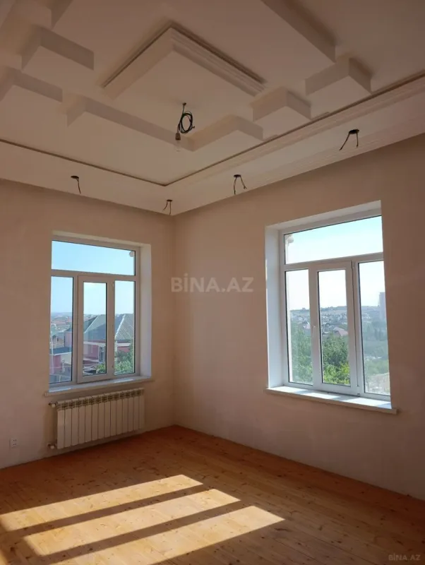 Satılır 7 otaqlı həyət evi 244 m²