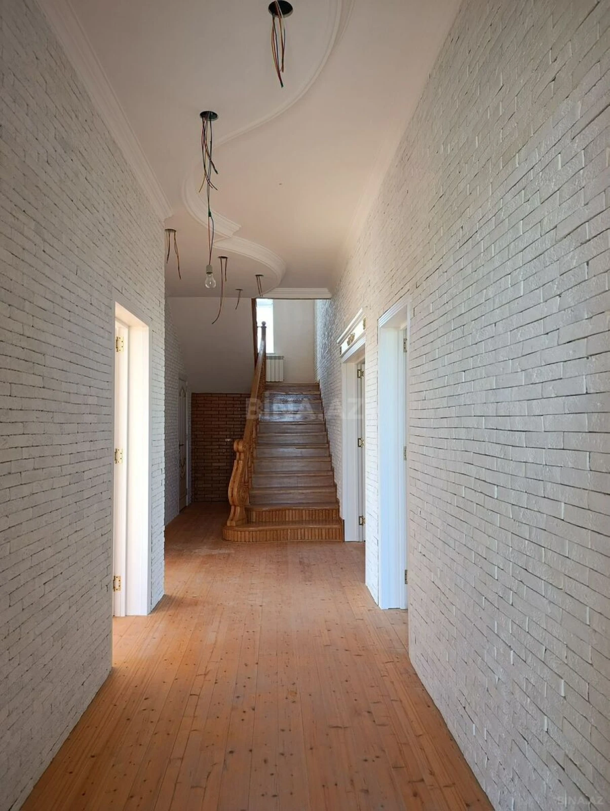 Satılır 7 otaqlı həyət evi 244 m²