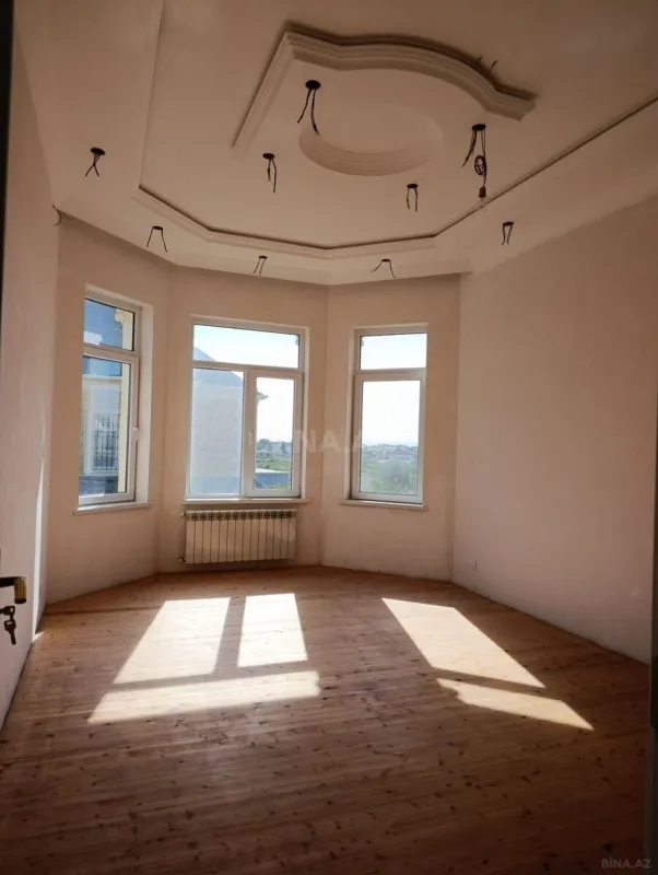 Satılır 7 otaqlı həyət evi 244 m²
