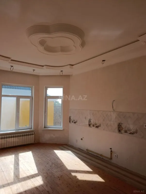 Satılır 7 otaqlı həyət evi 244 m²