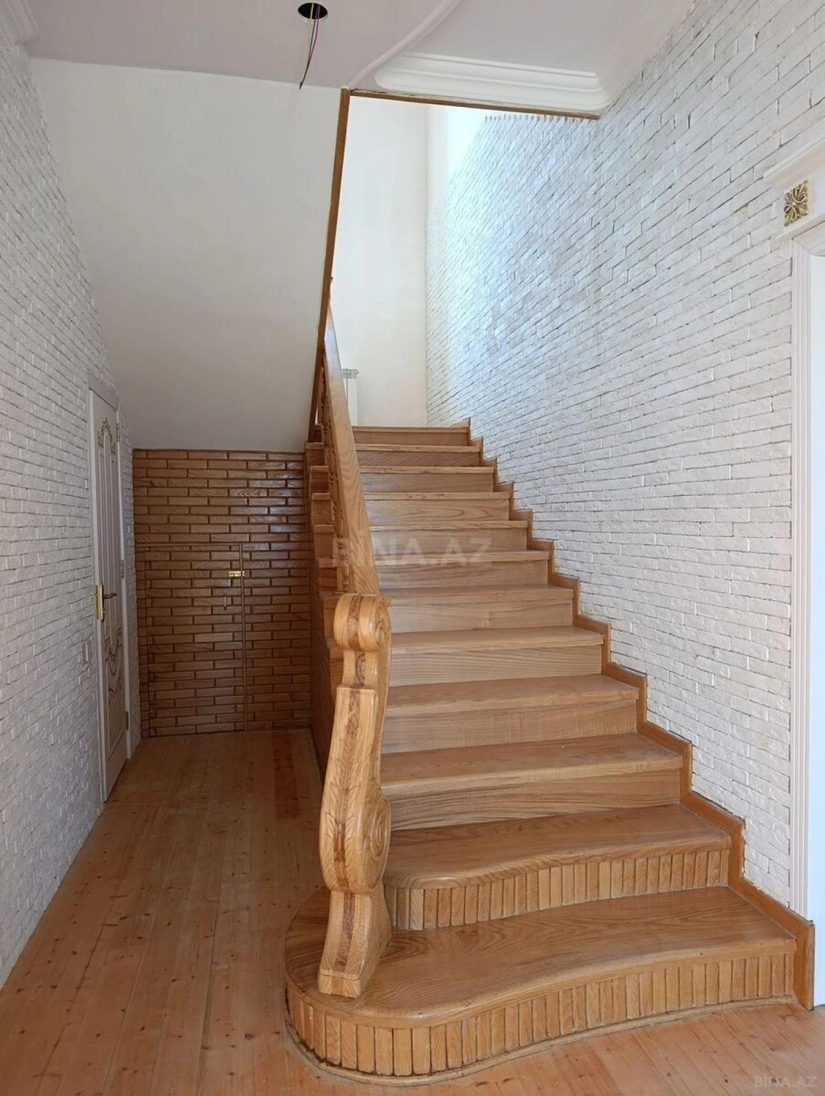 Satılır 7 otaqlı həyət evi 244 m²