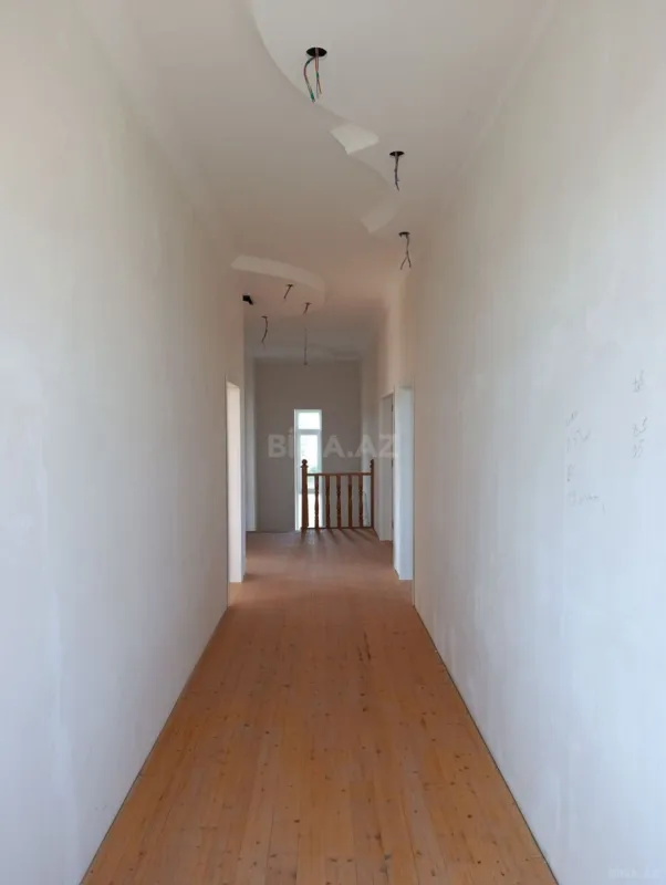 Satılır 7 otaqlı həyət evi 244 m²
