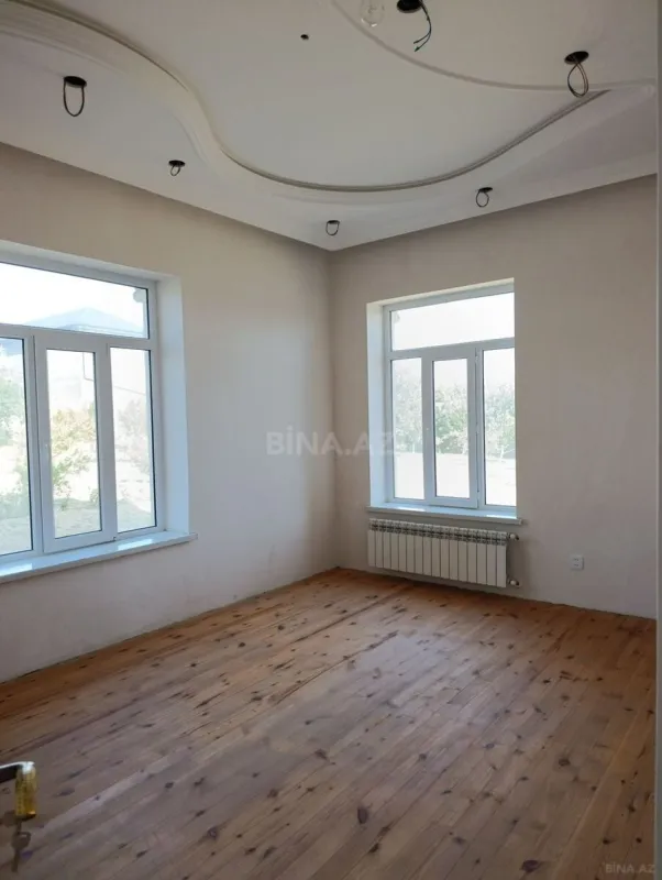 Satılır 7 otaqlı həyət evi 244 m²