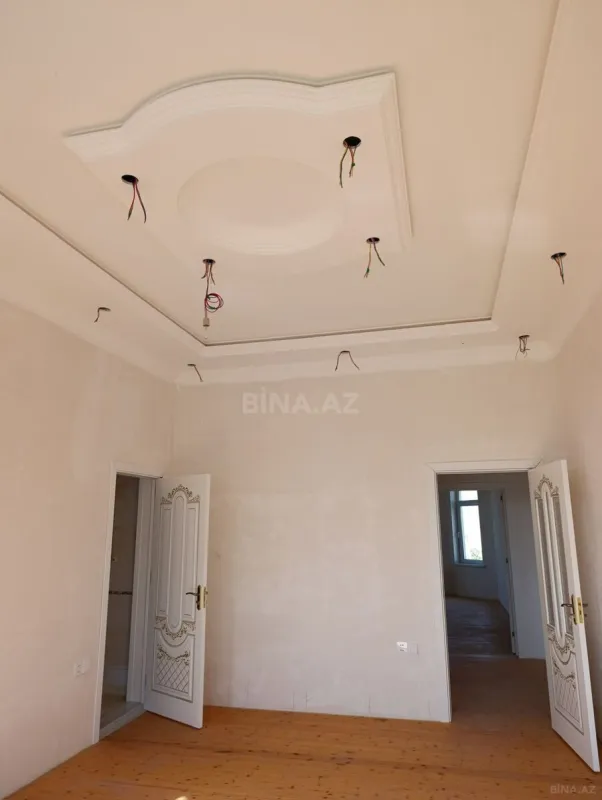 Satılır 7 otaqlı həyət evi 244 m²