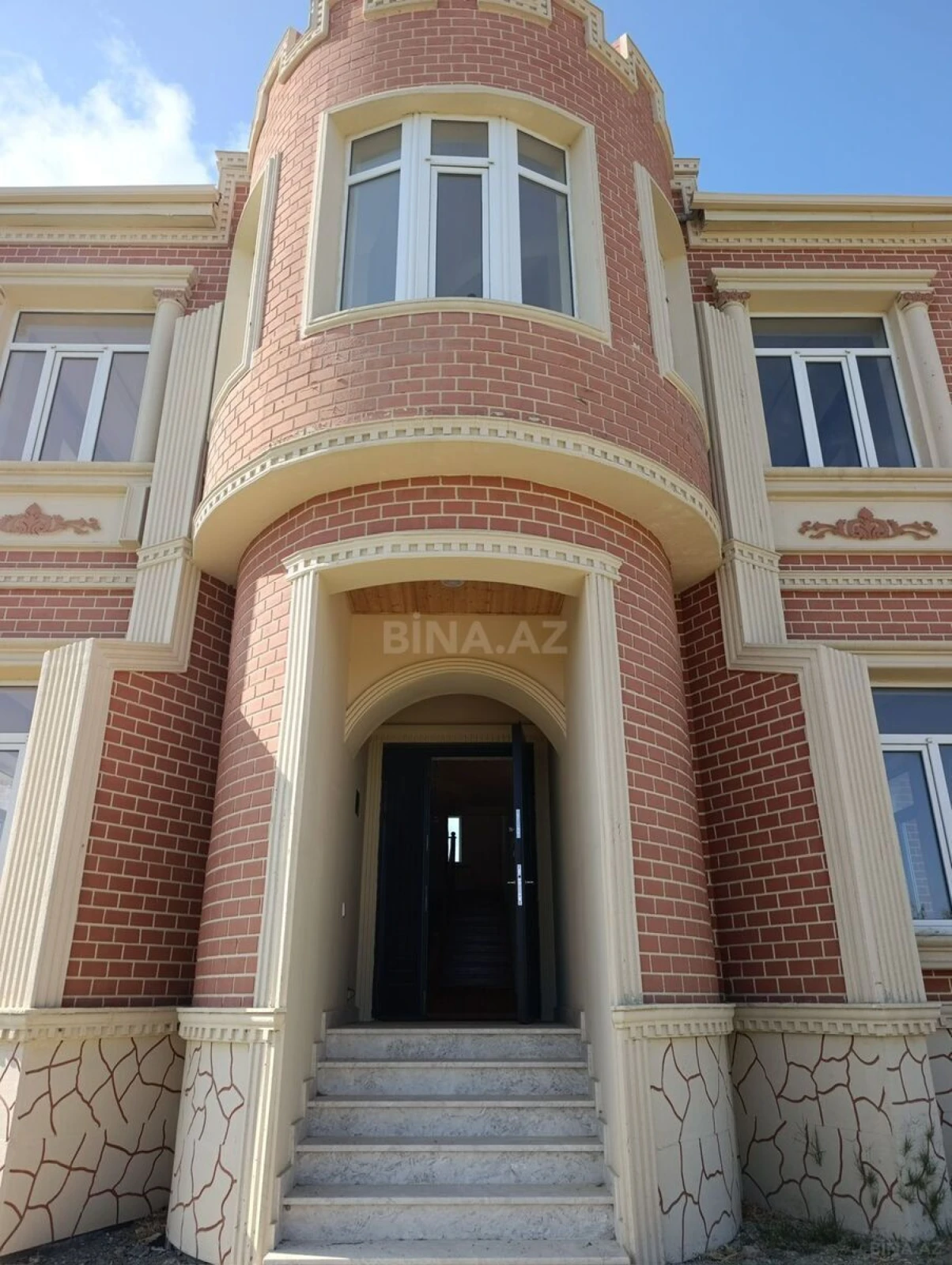 Satılır 7 otaqlı həyət evi 244 m²