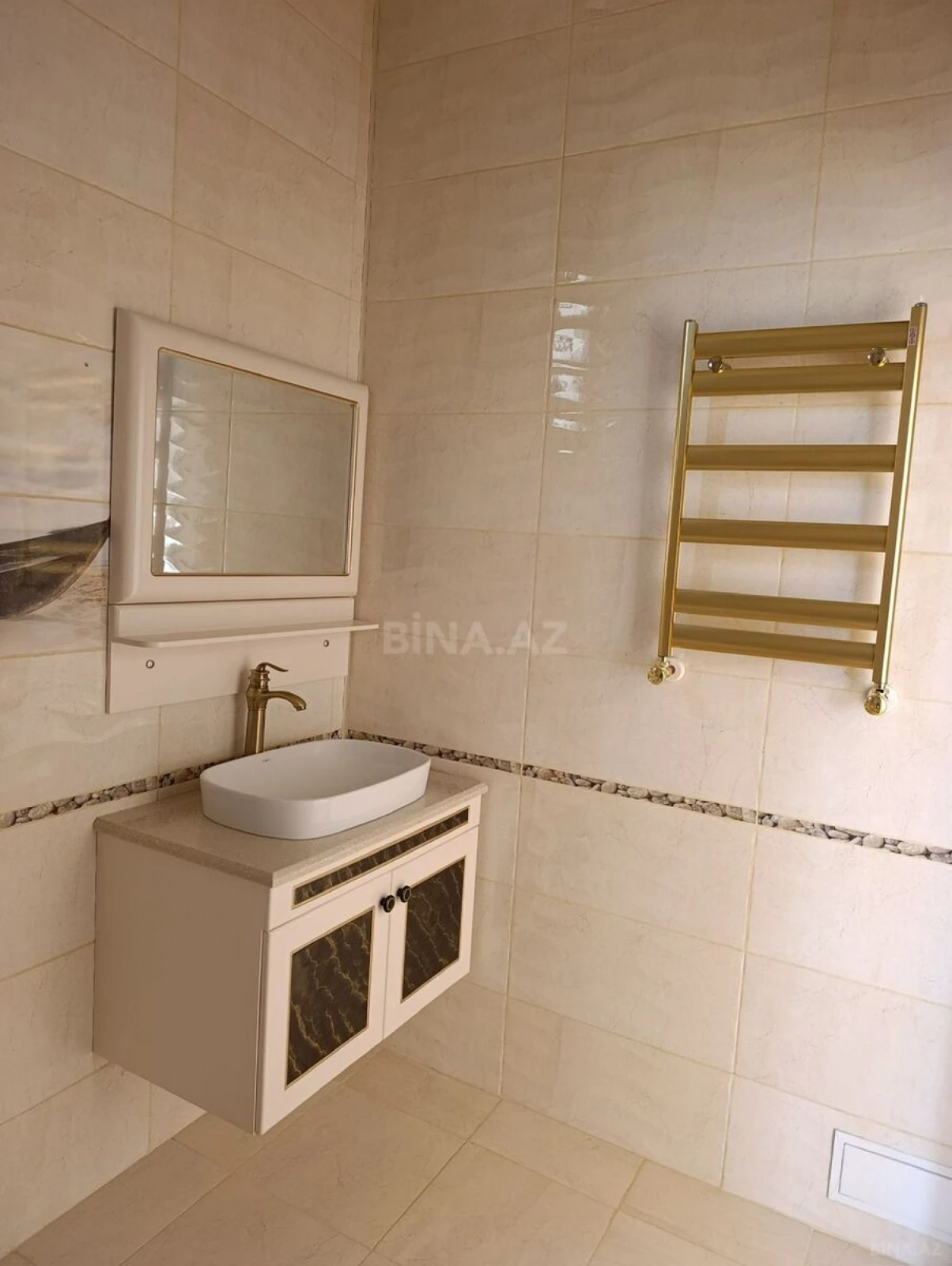 Satılır 7 otaqlı həyət evi 244 m²
