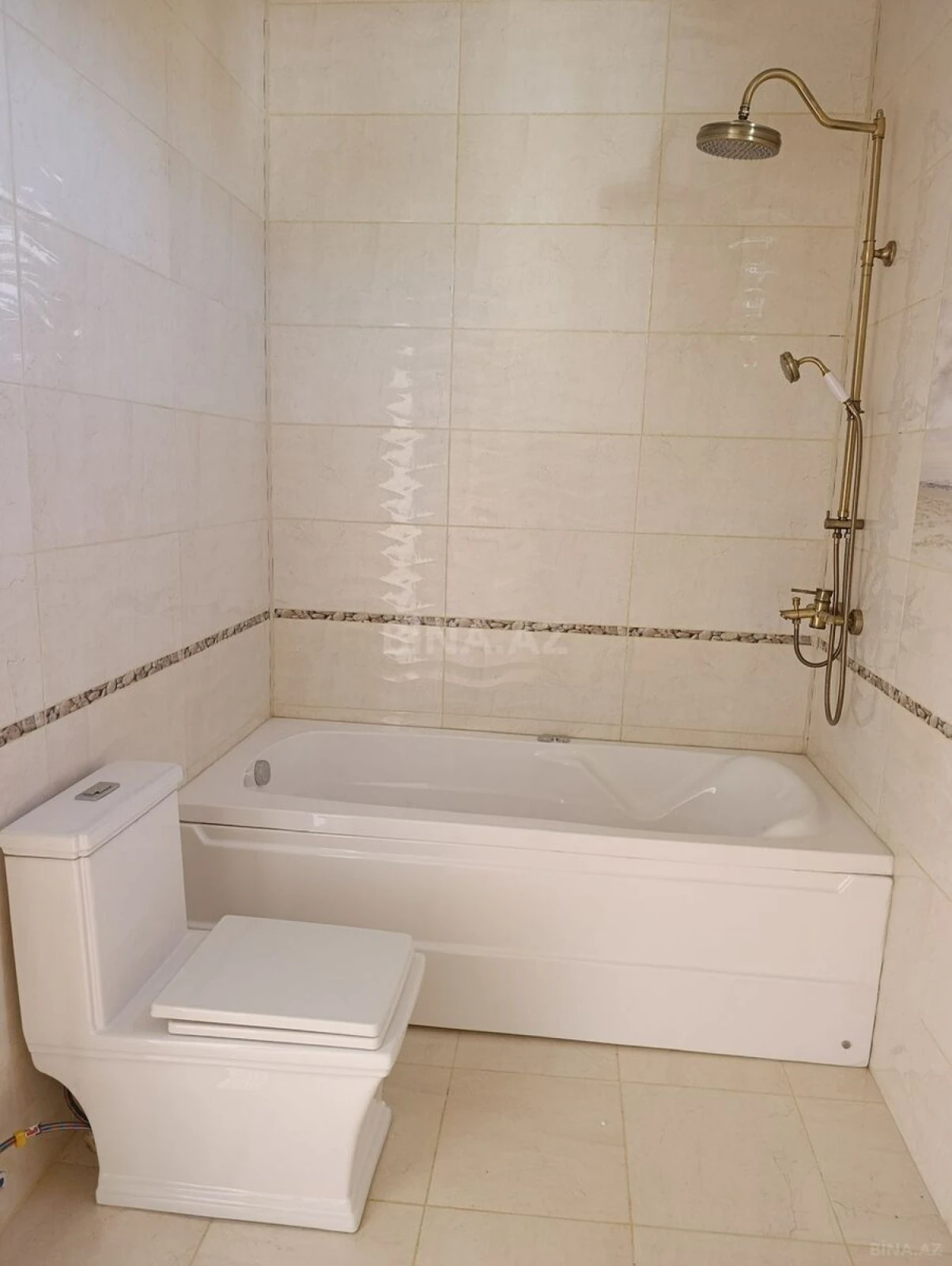 Satılır 7 otaqlı həyət evi 244 m²