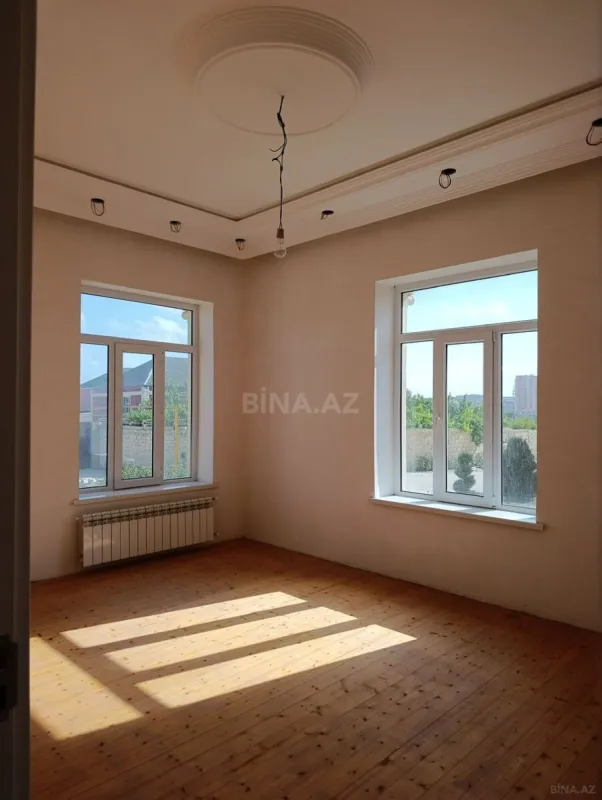 Satılır 7 otaqlı həyət evi 244 m²