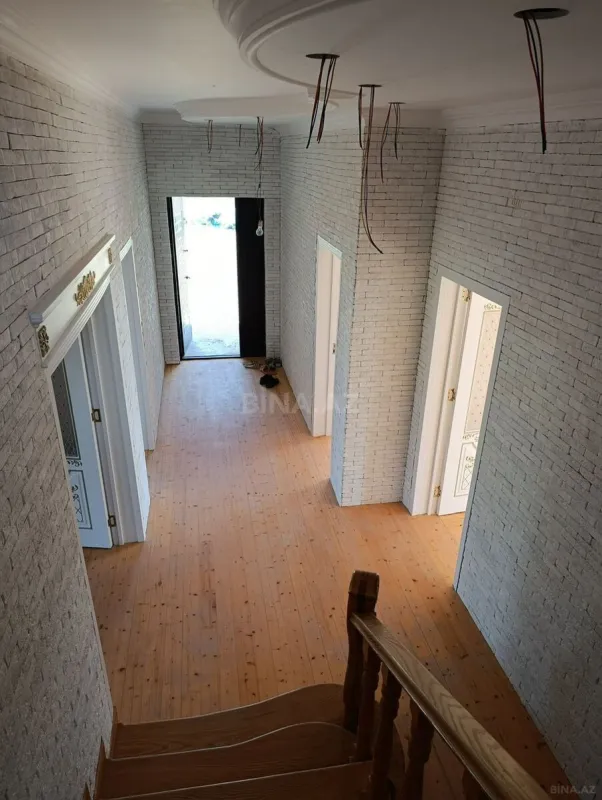 Satılır 7 otaqlı həyət evi 244 m²