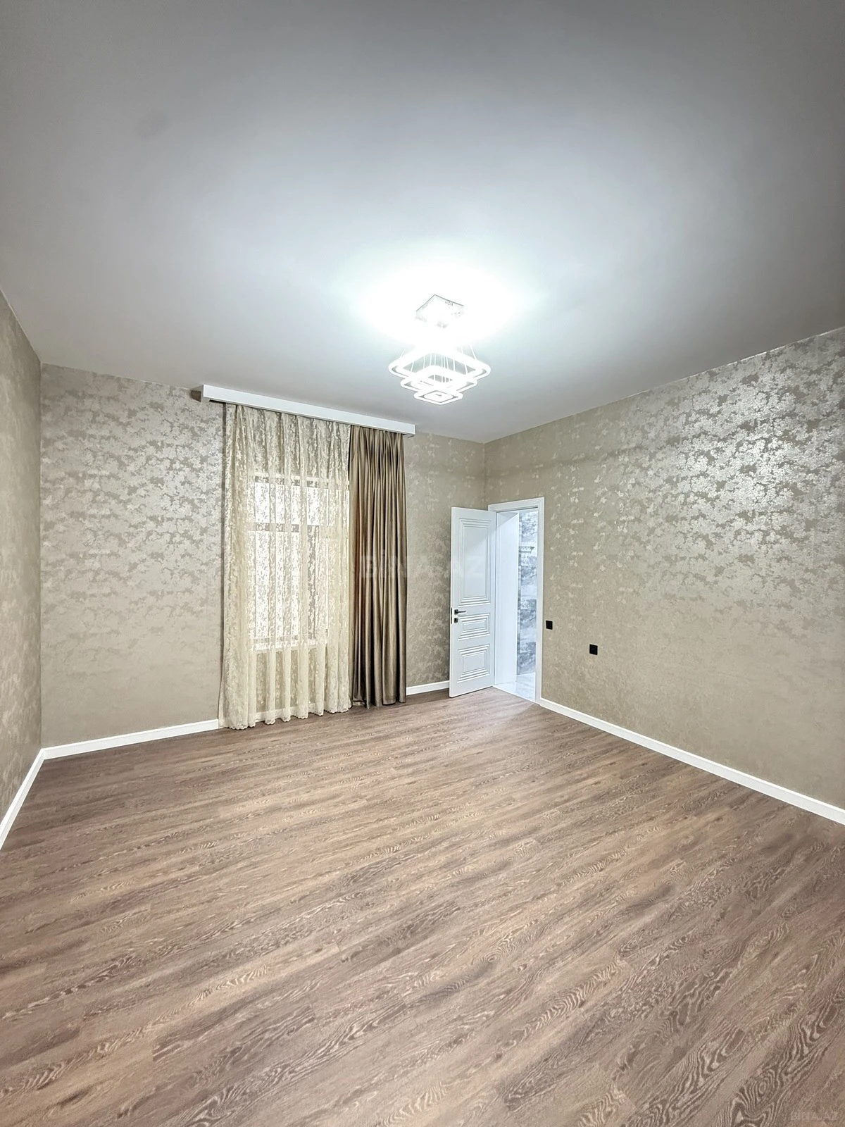 Satılır 4 otaqlı həyət evi 160 m²