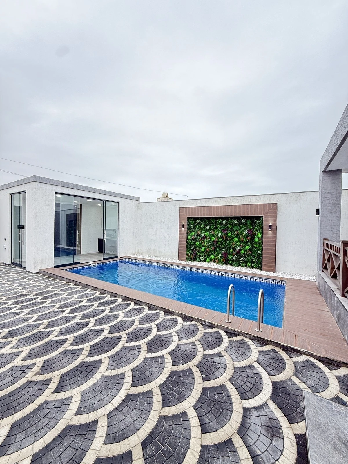 Satılır 4 otaqlı həyət evi 160 m²