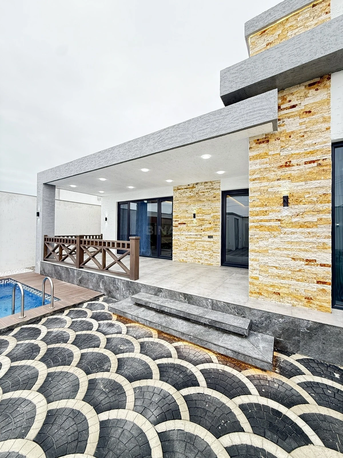 Satılır 4 otaqlı həyət evi 160 m²