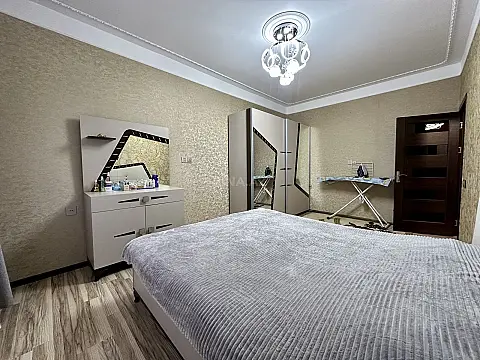 Satılır 5 otaqlı mənzil 120 m²