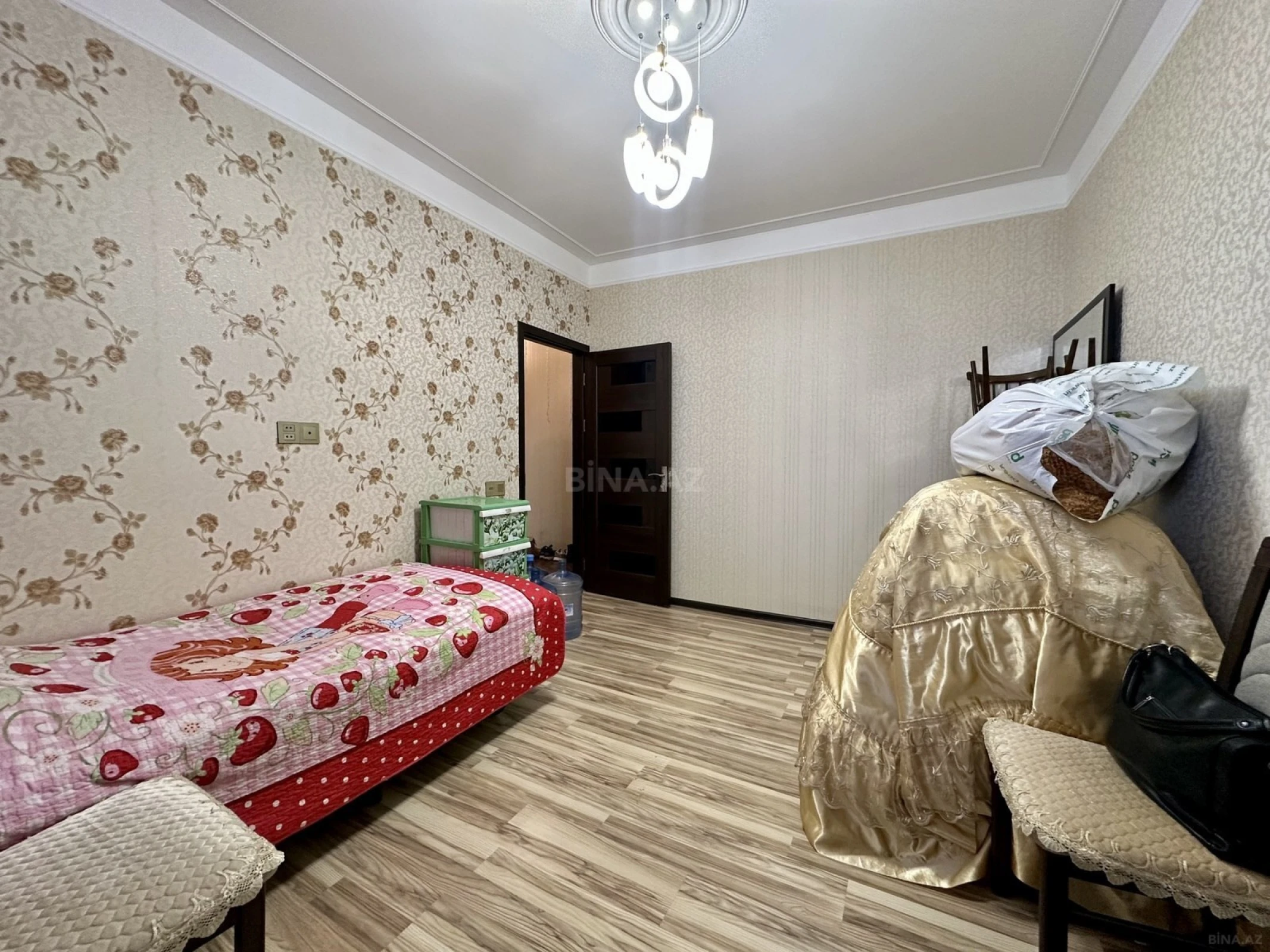 Satılır 5 otaqlı mənzil 120 m²