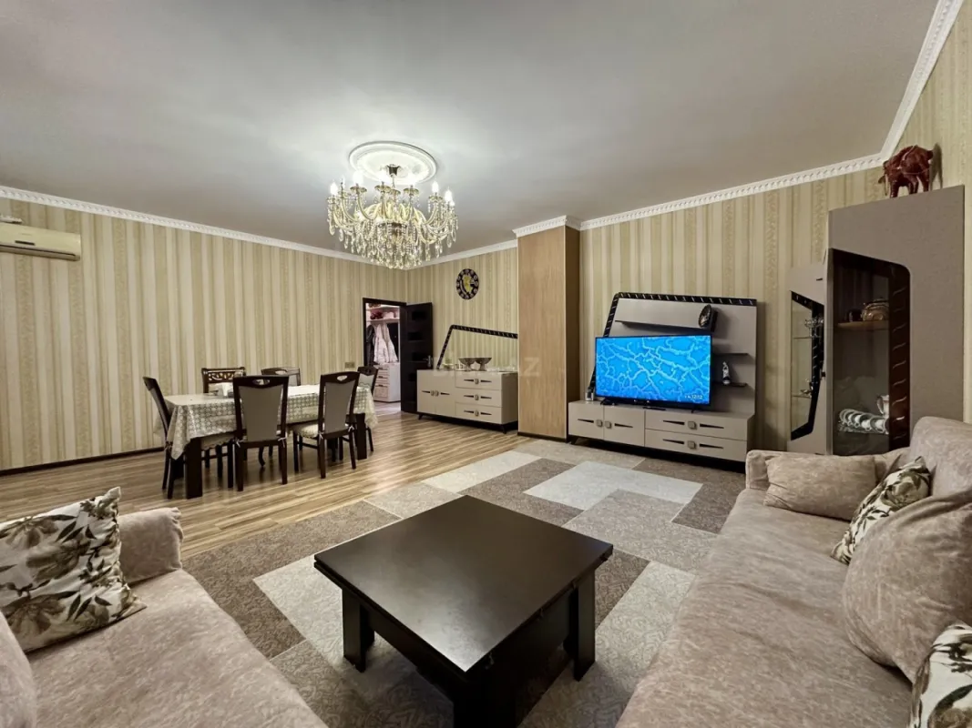 Satılır 5 otaqlı mənzil 120 m²