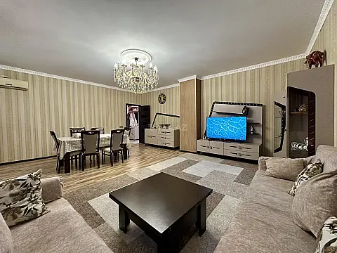 Satılır 5 otaqlı mənzil 120 m²