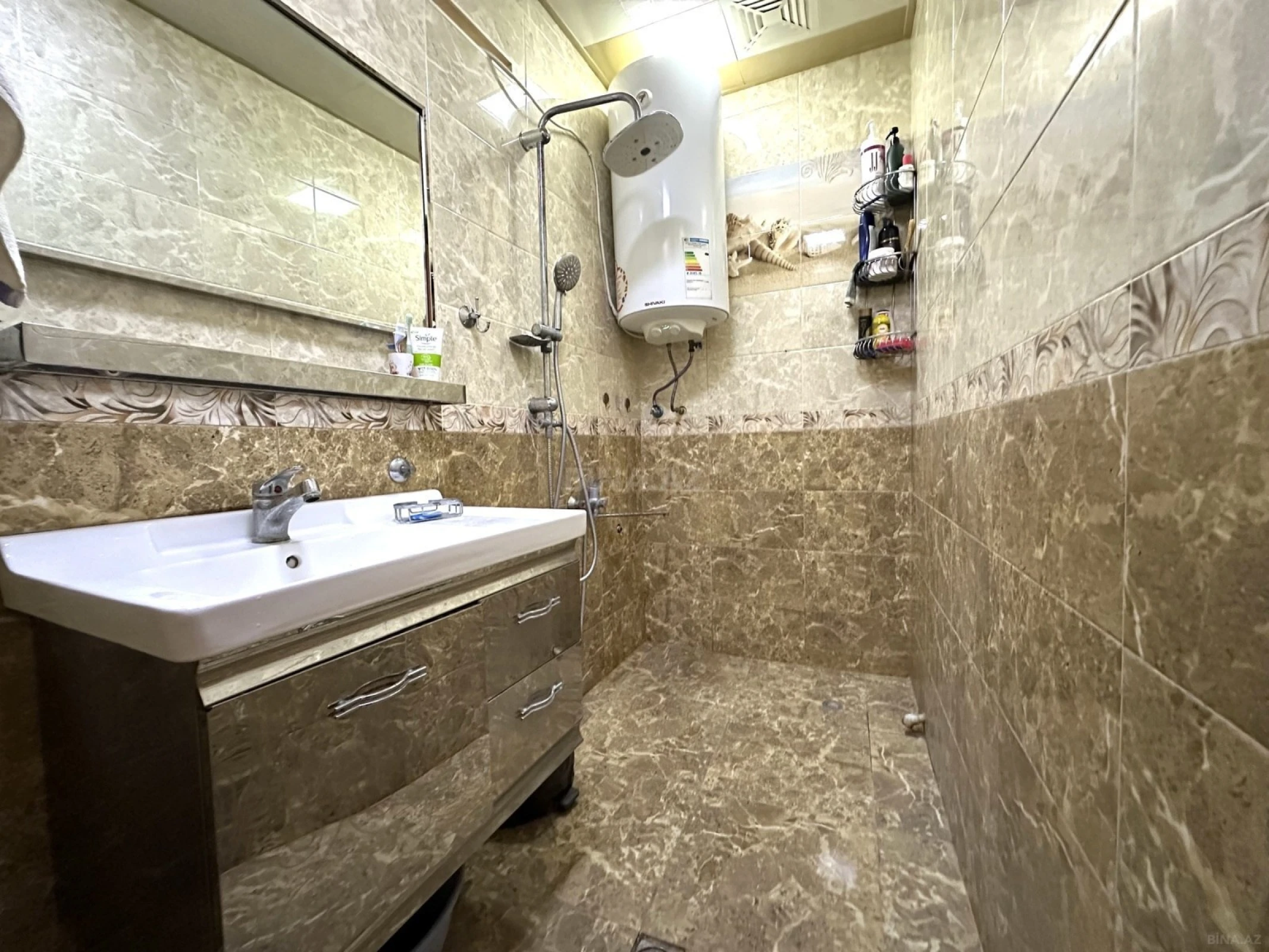 Satılır 5 otaqlı mənzil 120 m²